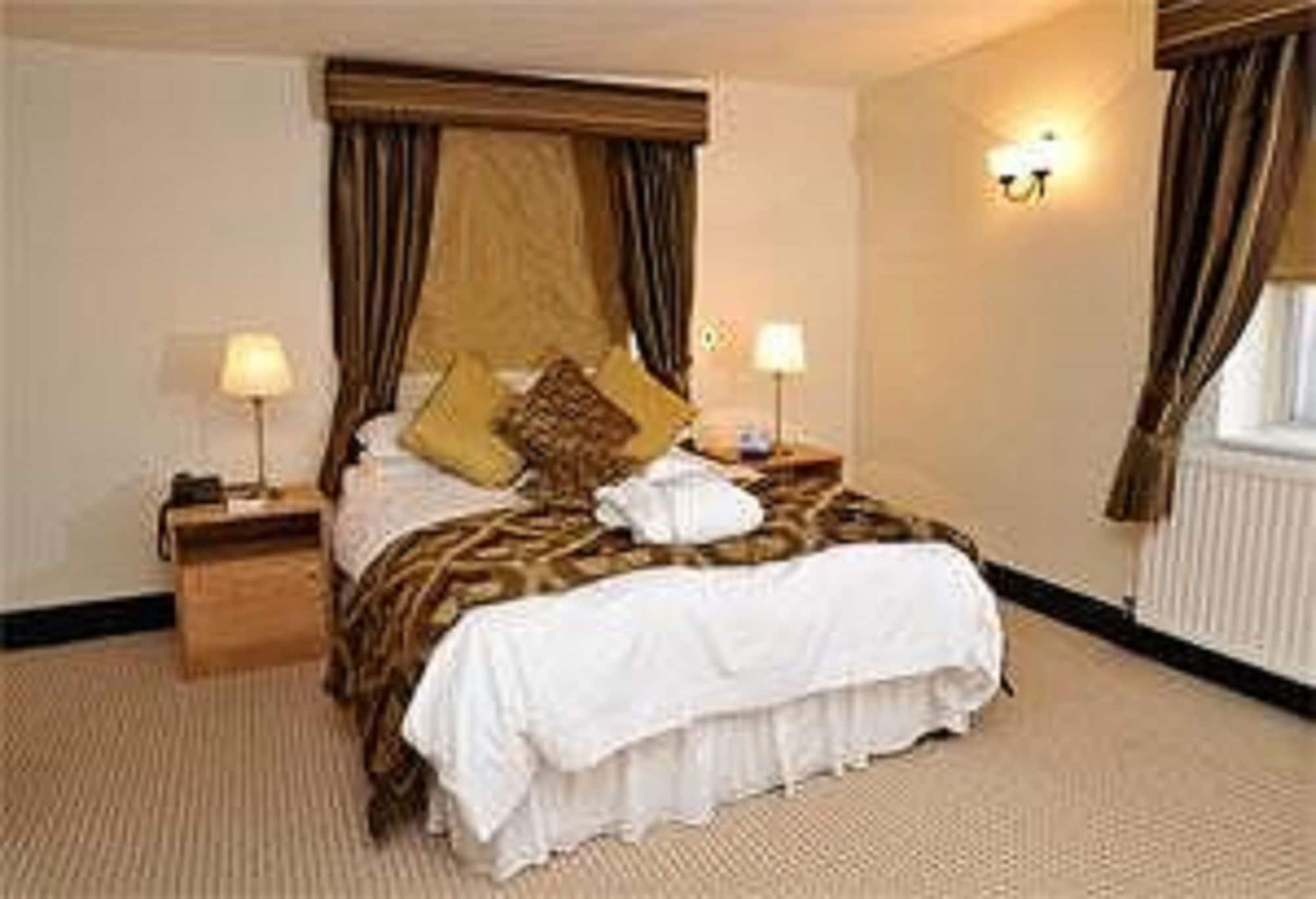 Barn Hotel London Ruislip Exterior photo