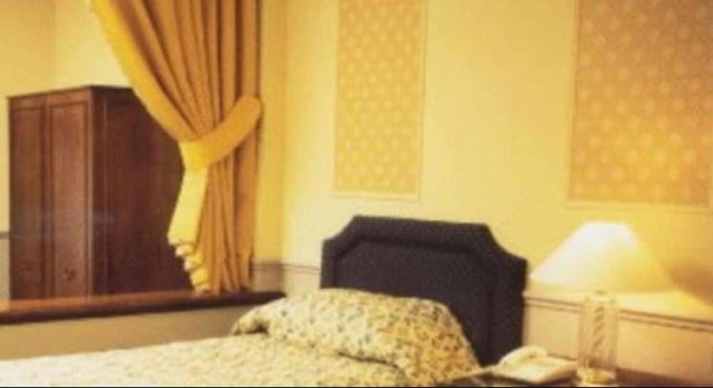 Barn Hotel London Ruislip Exterior photo