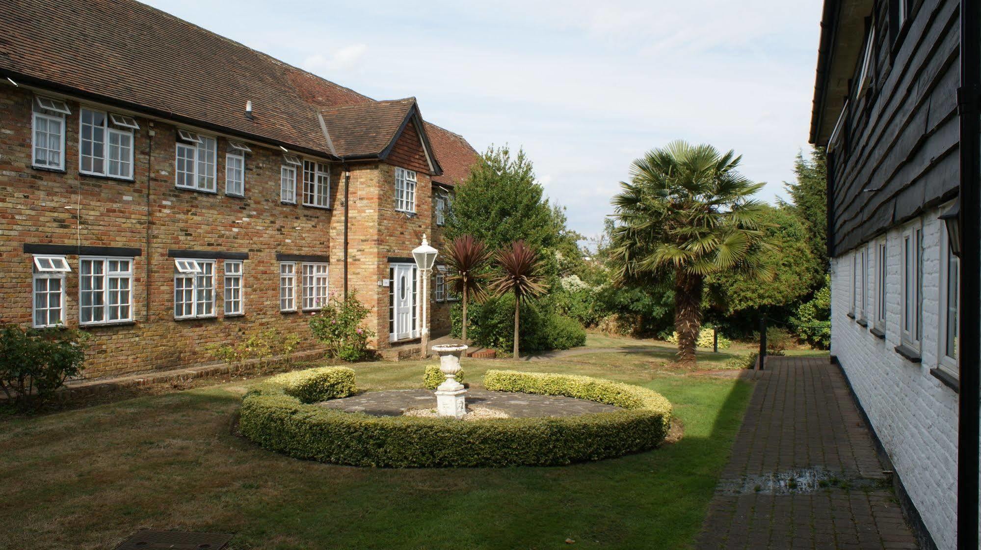 Barn Hotel London Ruislip Exterior photo