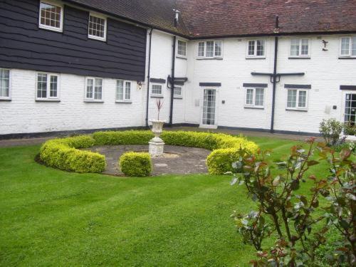 Barn Hotel London Ruislip Exterior photo