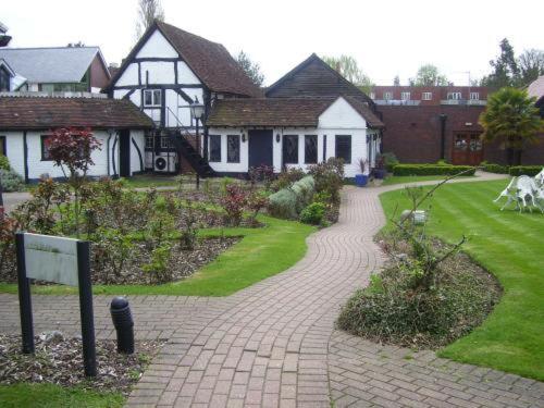 Barn Hotel London Ruislip Exterior photo